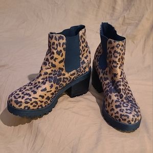 Animal print Chelsea boots